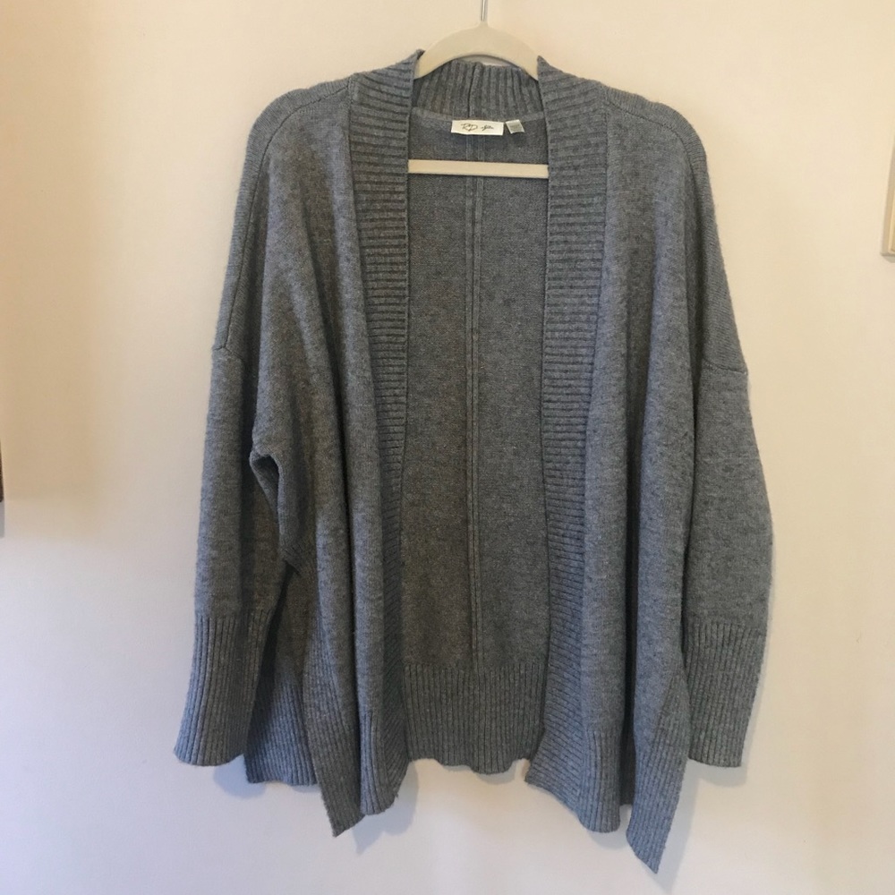 Super cute/cozy Evereve sweater cardigan
